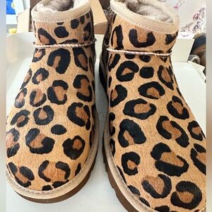 Authentic UGG Ultra Mini Spotty in Natural 10 EUC